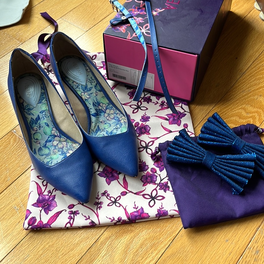 Veerah Maya Blue Appeel,size 8.5. Incl clipon bows and ankle straps